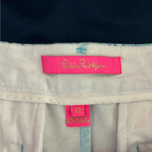 Lilly Pulitzer stretch shorts size 12 - Picture 2 of 4